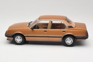 Opel Ascona C Berlina Beige Metallic MCG 1:18 MCG18459 Métal Moulé — image 3 sur 6