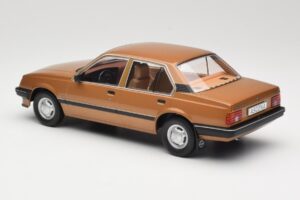 Opel Ascona C Berlina Beige Metallic MCG 1:18 MCG18459 Métal Moulé — image 5 sur 6