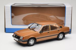 Opel Ascona C Berlina Beige Metallic MCG 1:18 MCG18459 Métal Moulé — image 6 sur 6