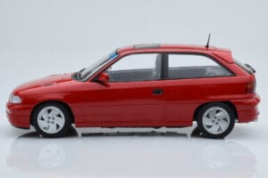Opel Astra F GSi Rouge Norev 1:18 183672 Métal Moulé — image 3 sur 6