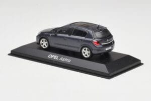 Opel Astra H Gris Minichamps 1:43 B24910027A Métal Moulé — image 3 sur 4