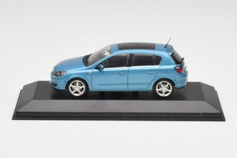 Opel Astra H Bleu Clair Minichamps 1:43 400043001 Métal Moulé