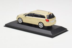 Opel Astra H Break Jaune Minichamps 1:43 1799098 Métal Moulé — image 3 sur 4