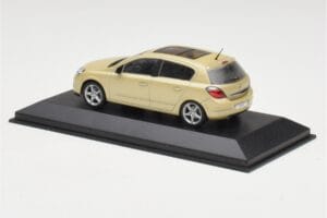 Opel Astra H Jaune Métallisé Minichamps 1:43 403043003 Métal Moulé — image 3 sur 4