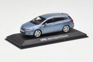 Opel Astra J Sports Tourer Blue Metallic Minichamps 1:43 400049012 Métal Moulé — image 2 sur 4