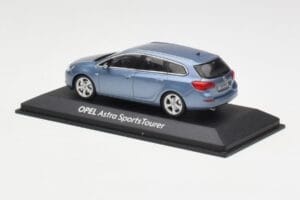 Opel Astra J Sports Tourer Blue Metallic Minichamps 1:43 400049012 Métal Moulé — image 3 sur 4