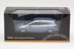 Opel Astra J Sports Tourer Blue Metallic Minichamps 1:43 400049012 Métal Moulé — image 4 sur 4
