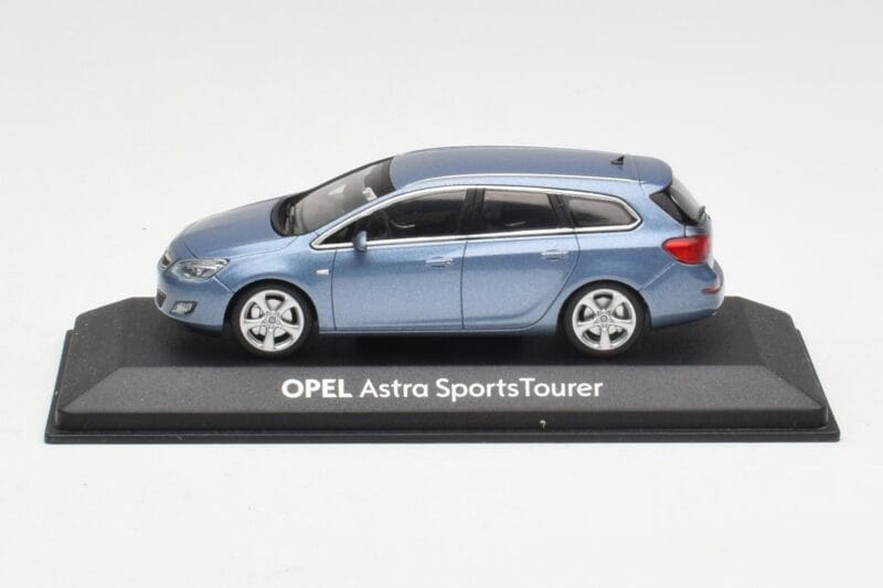 Opel Astra J Sports Tourer Blue Metallic Minichamps 1:43 400049012 Métal Moulé