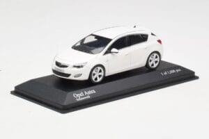 Opel Astra J Blanc Minichamps 1:43 400049001 Métal Moulé — image 2 sur 4