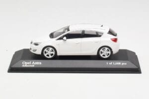 Opel Astra J Blanc Minichamps 1:43 400049001 Métal Moulé