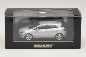 Opel Astra J Argent Minichamps 1:43 400049000 Métal Moulé — image 4 sur 4