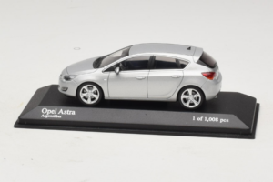 Opel Astra J Argent Minichamps 1:43 400049000 Métal Moulé