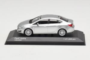 Opel Astra J Argent Minichamps 1:43 410042000 Métal Moulé