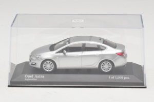 Opel Astra J Argent Minichamps 1:43 410042000 Métal Moulé — image 4 sur 5