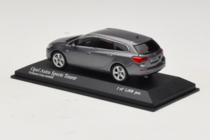 Opel Astra J Sports Tourer Minichamps 1:43 400049014 Métal Moulé — image 3 sur 4