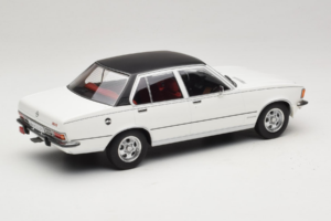 Opel Commodore B Blanc MCG 1:18 MCG18564 Métal Moulé — image 2 sur 6