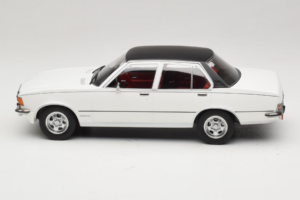 Opel Commodore B Blanc MCG 1:18 MCG18564 Métal Moulé — image 3 sur 6