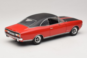 Opel Commodore GS/E Rouge Revell 1:18 08826 Métal Moulé — image 3 sur 8