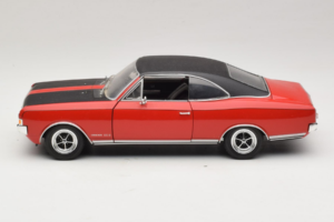 Opel Commodore GS/E Rouge Revell 1:18 08826 Métal Moulé — image 4 sur 8