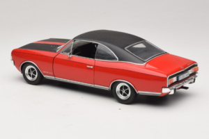 Opel Commodore GS/E Rouge Revell 1:18 08826 Métal Moulé — image 7 sur 8
