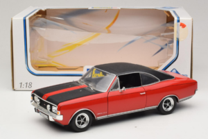 Opel Commodore GS/E Rouge Revell 1:18 08826 Métal Moulé — image 8 sur 8