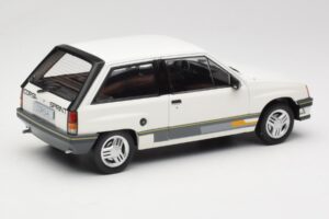 Opel Corsa A Sprint Blanc MCG 1:18 MCG18432 Métal Moulé — image 2 sur 6