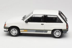 Opel Corsa A Sprint Blanc MCG 1:18 MCG18432 Métal Moulé — image 3 sur 6