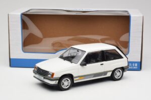 Opel Corsa A Sprint Blanc MCG 1:18 MCG18432 Métal Moulé — image 6 sur 6
