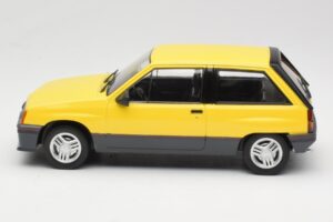 Opel Corsa A SR Jaune MCG 1:18 MCG18431 Métal Moulé — image 3 sur 6