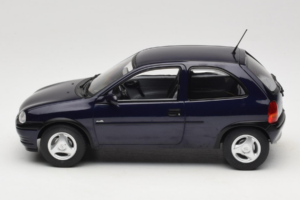 Opel Corsa B Dark Blue Metallic MCG 1:18 MCG18905 Métal Moulé — image 3 sur 6