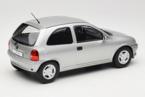 Opel Corsa B Grey Metallic MCG 1:18 MCG18515 Métal Moulé — image 2 sur 6