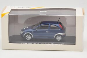 Opel Corsa C 1.5M Made in Eisenach Minichamps 1:43 OPEL003 Métal Moulé — image 4 sur 4