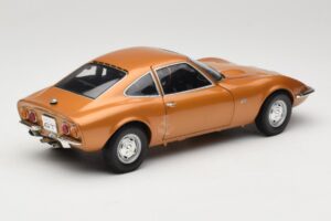 Opel GT Or Minichamps 1:18 180049025 Métal Moulé — image 3 sur 8