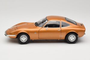 Opel GT Or Minichamps 1:18 180049025 Métal Moulé — image 4 sur 8