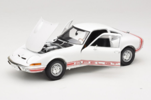 Opel GT Blanc Minichamps 1:18 180049027 Métal Moulé — image 2 sur 8