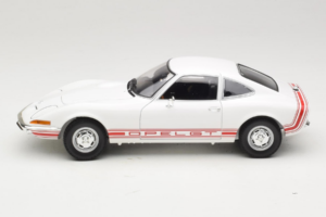 Opel GT Blanc Minichamps 1:18 180049027 Métal Moulé — image 4 sur 8