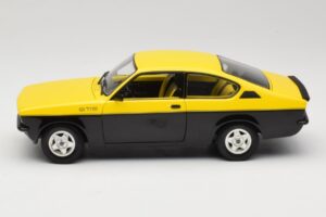Opel Kadett C GT/E Jaune & Noir Minichamps 1:18 180045521 Métal Moulé — image 4 sur 8