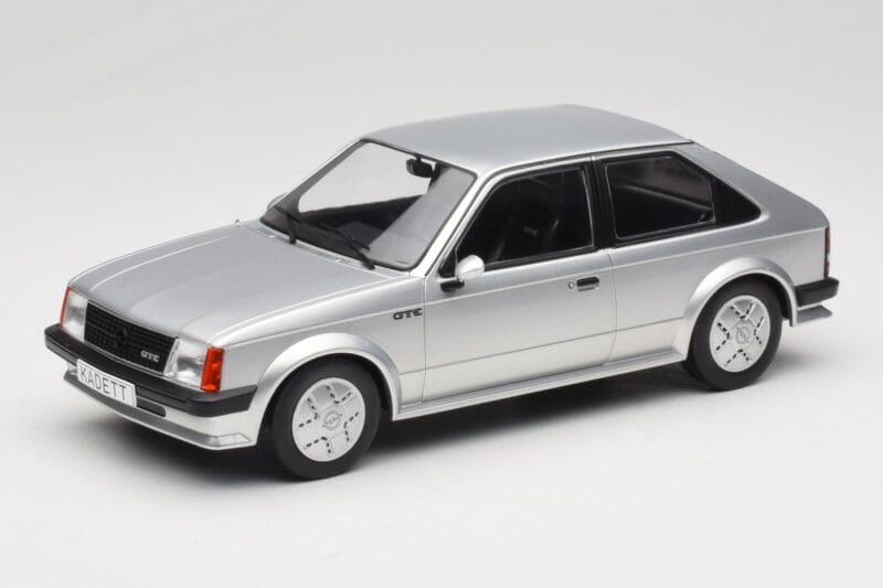 Opel Kadett D GTE Argent MCG 1:18 MCG18533 Métal Moulé
