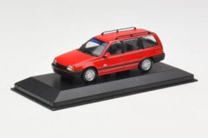 Opel Kadett E Club Break Rouge Minichamps 1:43 400045910 Métal Moulé — image 3 sur 3