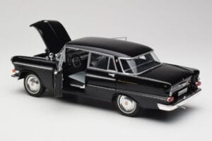 Opel Kapitan P1 Noir Revell 1:18 08822 Métal Moulé — image 5 sur 8