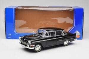Opel Kapitan P1 Noir Revell 1:18 08822 Métal Moulé — image 8 sur 8