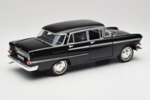 Opel Kapitan P2 Noir Revell 1:18 08821 Métal Moulé — image 3 sur 8