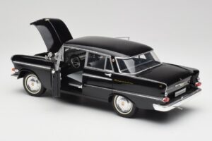 Opel Kapitan P2 Noir Revell 1:18 08821 Métal Moulé — image 5 sur 8