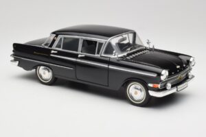 Opel Kapitan P2 Noir Revell 1:18 08821 Métal Moulé — image 6 sur 8