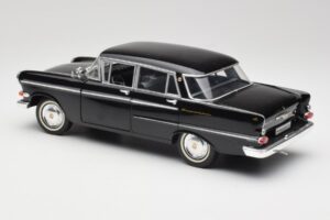 Opel Kapitan P2 Noir Revell 1:18 08821 Métal Moulé — image 7 sur 8