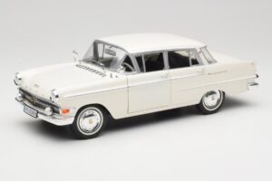 Opel Kapitan P2 Blanc Revell 1:18 08821-M1 Métal Moulé