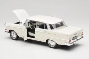 Opel Kapitan P2 Blanc Revell 1:18 08821-M1 Métal Moulé — image 5 sur 8