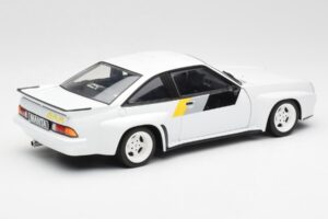 Opel Manta 400 Homologation Blanc Revell 1:18 8819 Métal Moulé — image 3 sur 8