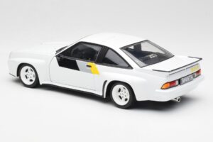 Opel Manta 400 Homologation Blanc Revell 1:18 8819 Métal Moulé — image 7 sur 8