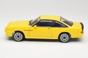 Opel Manta B GT/E Jaune Revell 1:18 08421 Métal Moulé — image 4 sur 8